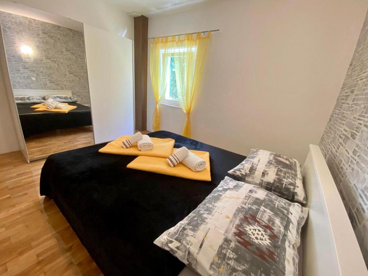 Apartments King - City Center Novalja Exterior photo