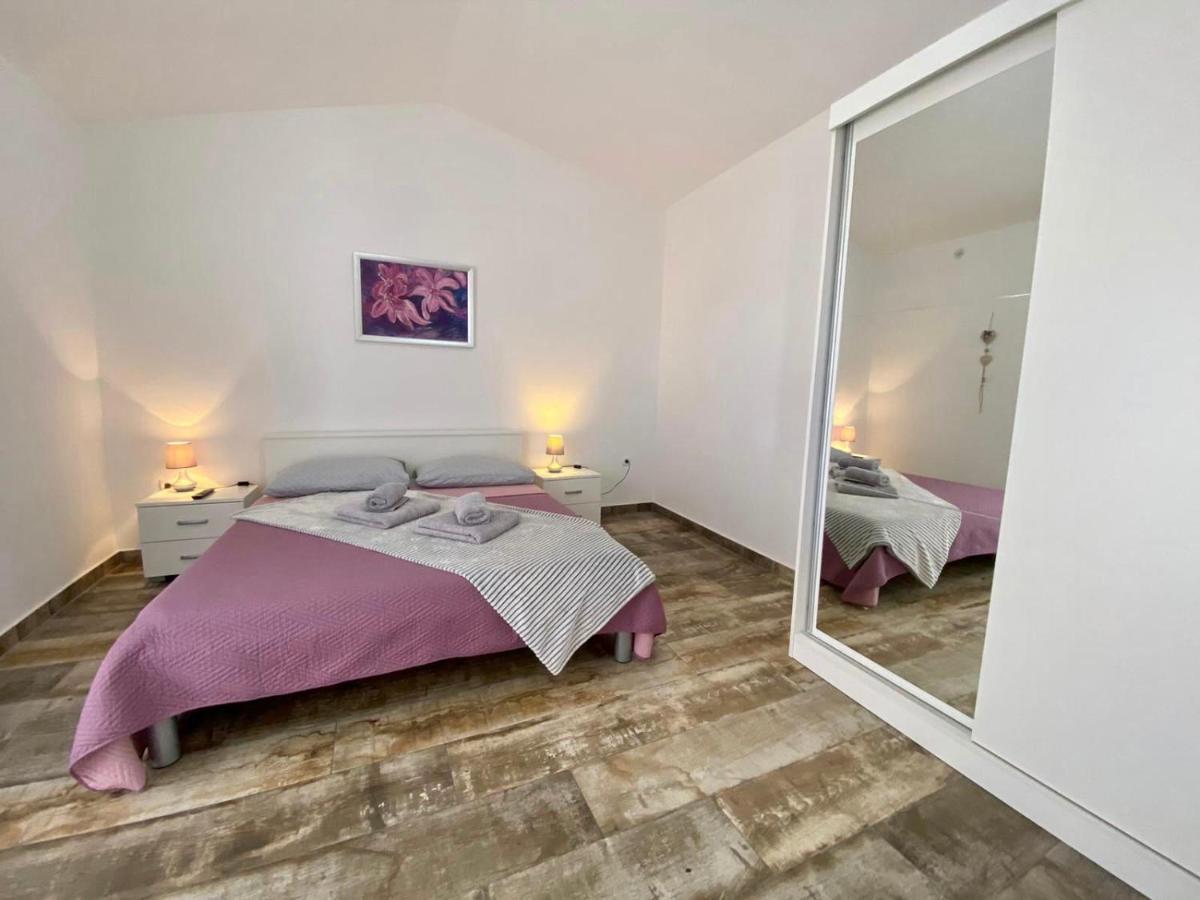 Apartments King - City Center Novalja Exterior photo