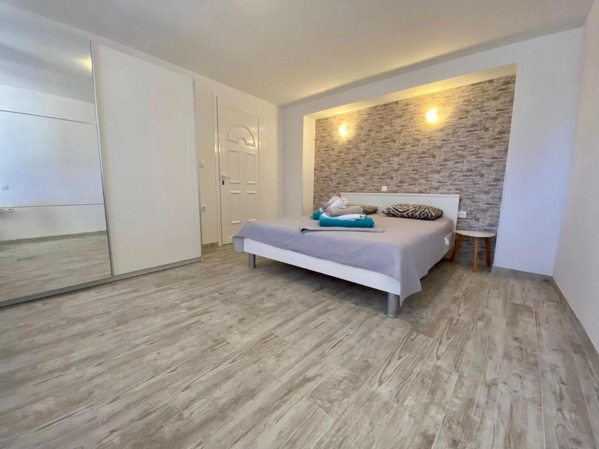 Apartments King - City Center Novalja Exterior photo