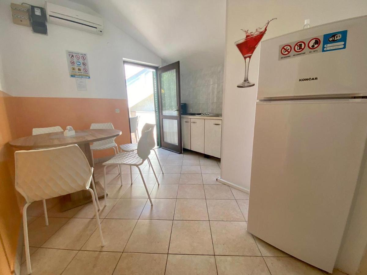 Apartments King - City Center Novalja Exterior photo
