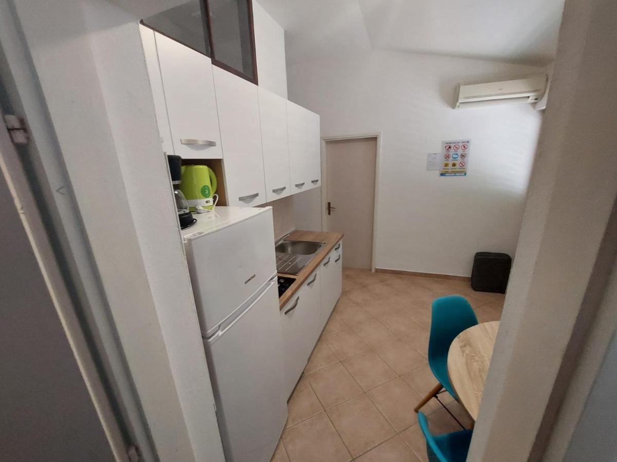 Apartments King - City Center Novalja Exterior photo
